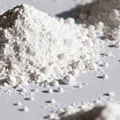 अच्छी कीमत Urea Moulding Compound with Excellent Electrical Insulation Smooth And Glossy Surface Finish and High Compressive Strength for Durable Applications ऑनलाइन